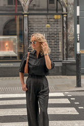 a lady wears a xiang yun silk shirt with zippered lapel collar design